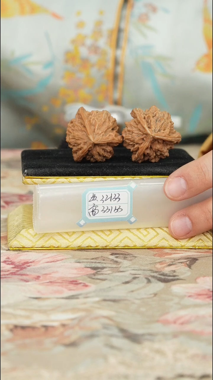 【闪购商品】文玩核桃把件盘山三棱