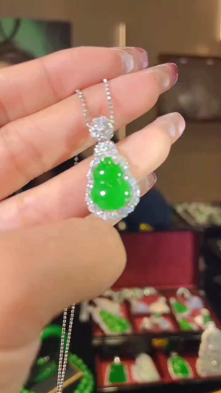 【闪购商品】翡翠吊坠(不含链)银S925镶嵌天然翡翠A货