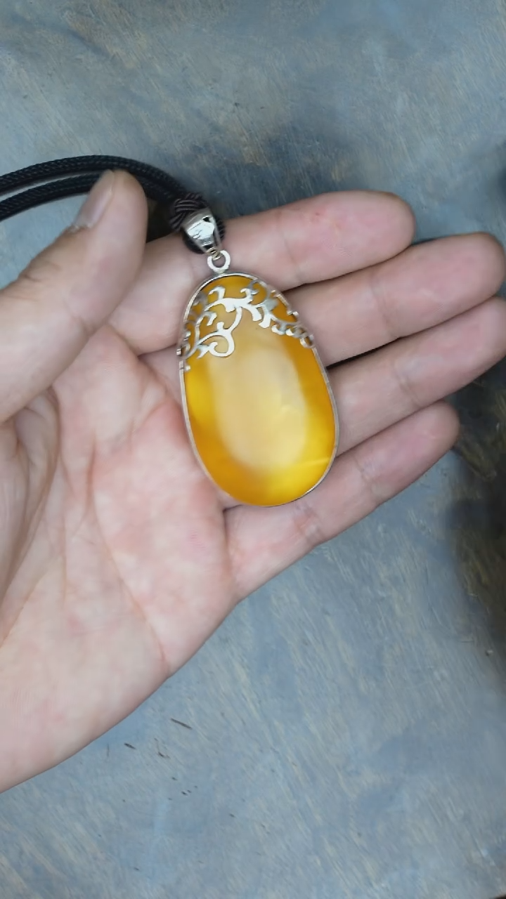 【闪购商品】琥珀裸石银S925镶嵌老蜡橘皮吊坠多样性发其一