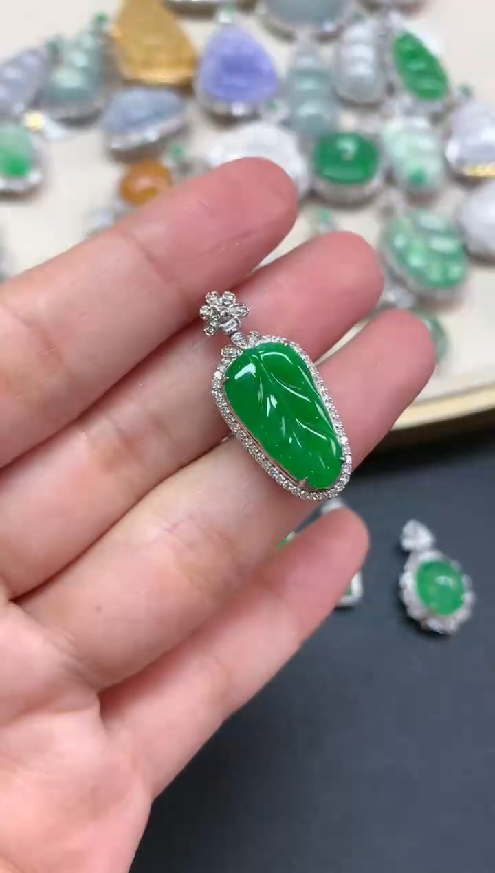 【闪购商品】翡翠吊坠(不含链)18K金镶嵌Z471|15800