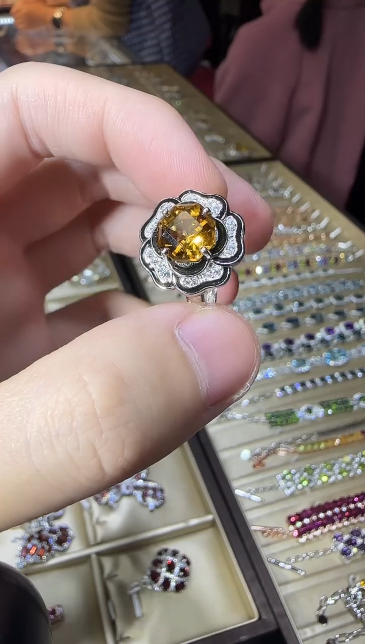 银S925镶嵌戒指黄晶繁花设计款