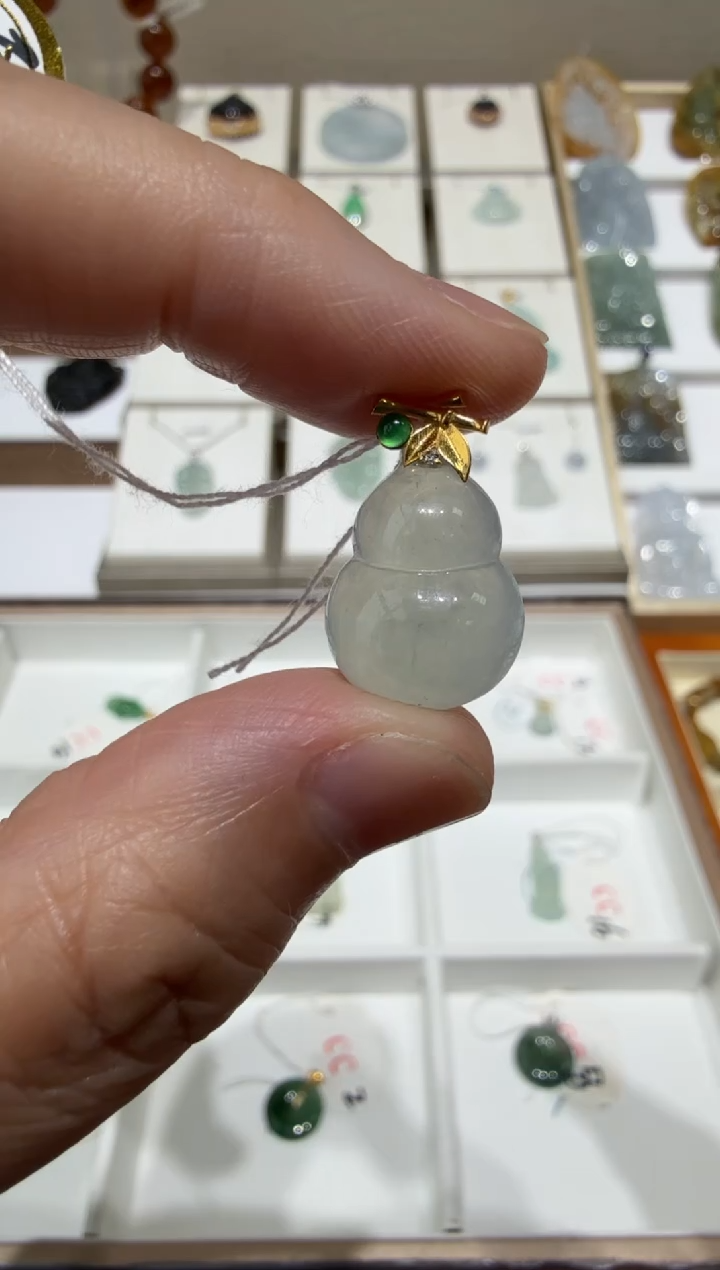 18K金镶嵌挂件翡翠A货翡翠多样性孤品