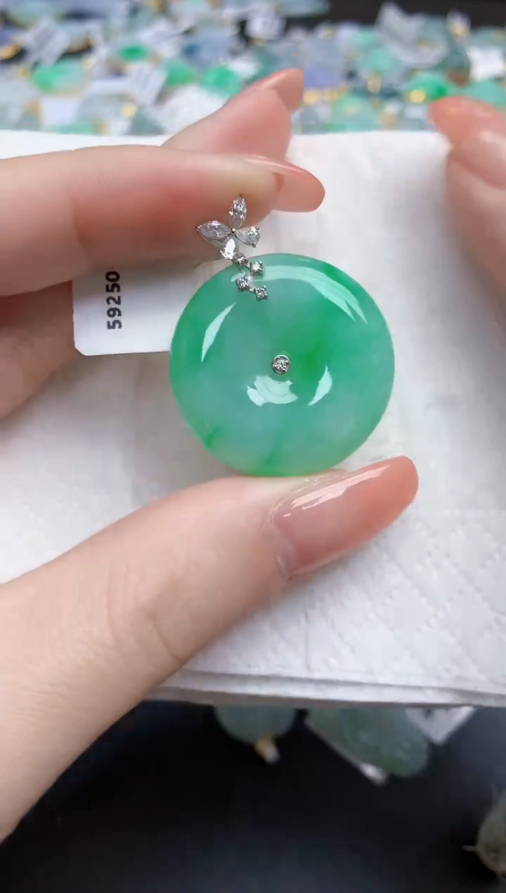 【闪购商品】翡翠颈饰18K金镶嵌天然缅甸翡翠A货