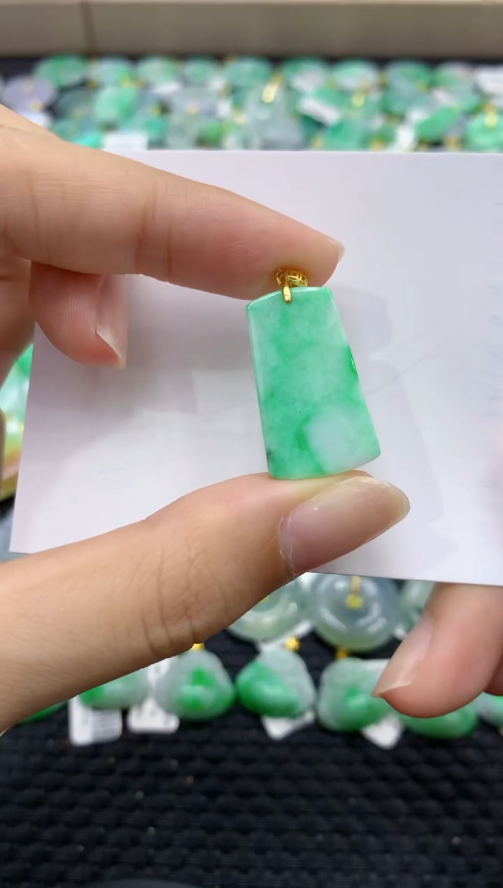 颈饰未镶嵌翡翠天然缅甸翡翠A货