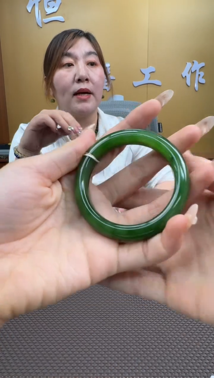 【闪购商品】和田玉手镯未镶嵌52