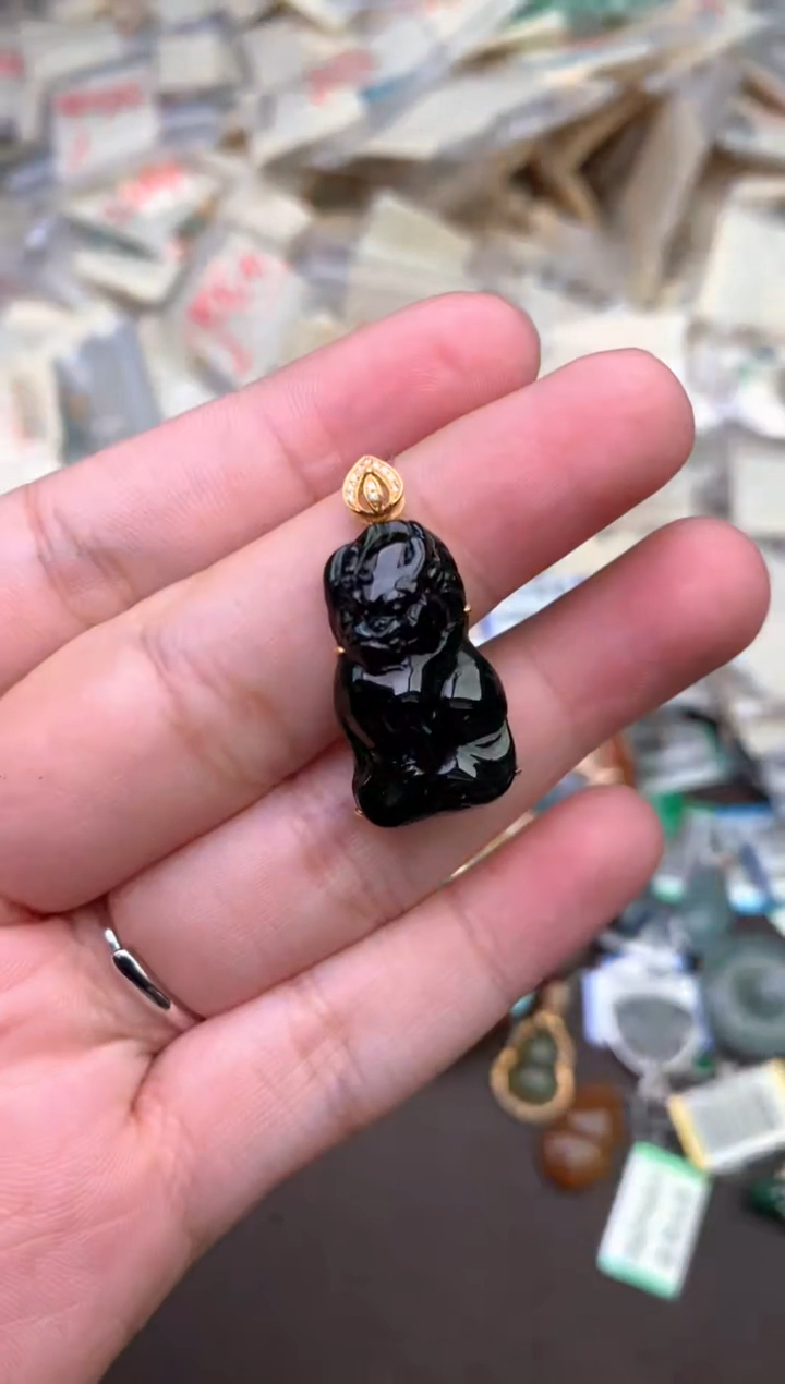 18K金镶嵌挂件翡翠   —