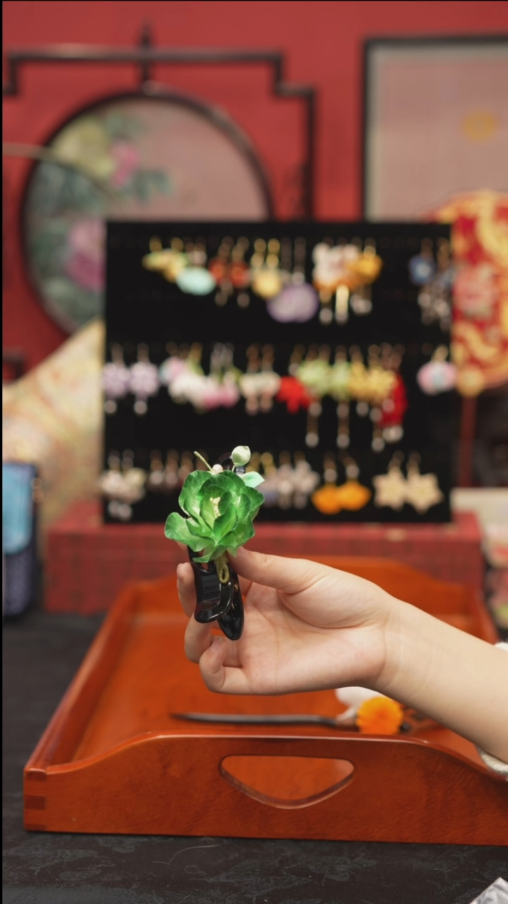 刺绣非遗手工绒花饰品