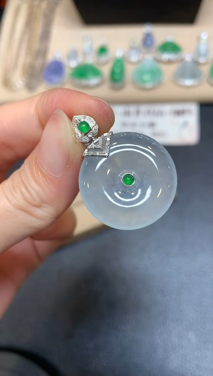 翡翠18K金镶嵌颈饰平安扣【无服务费