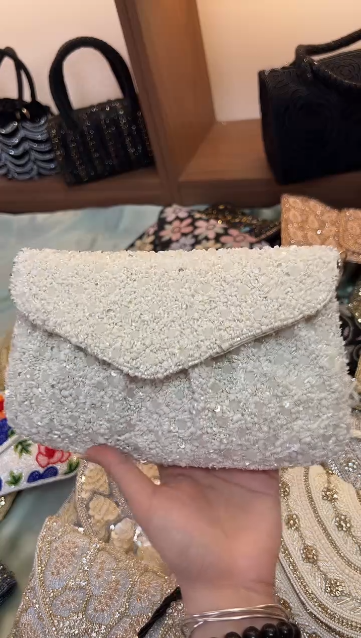 织物百格汇手工串珠包