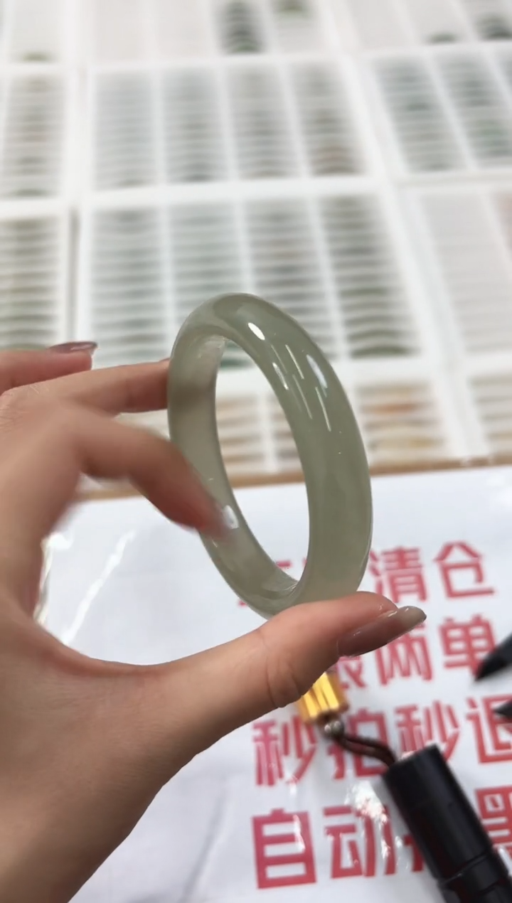 未镶嵌手镯石英质玉15-64D