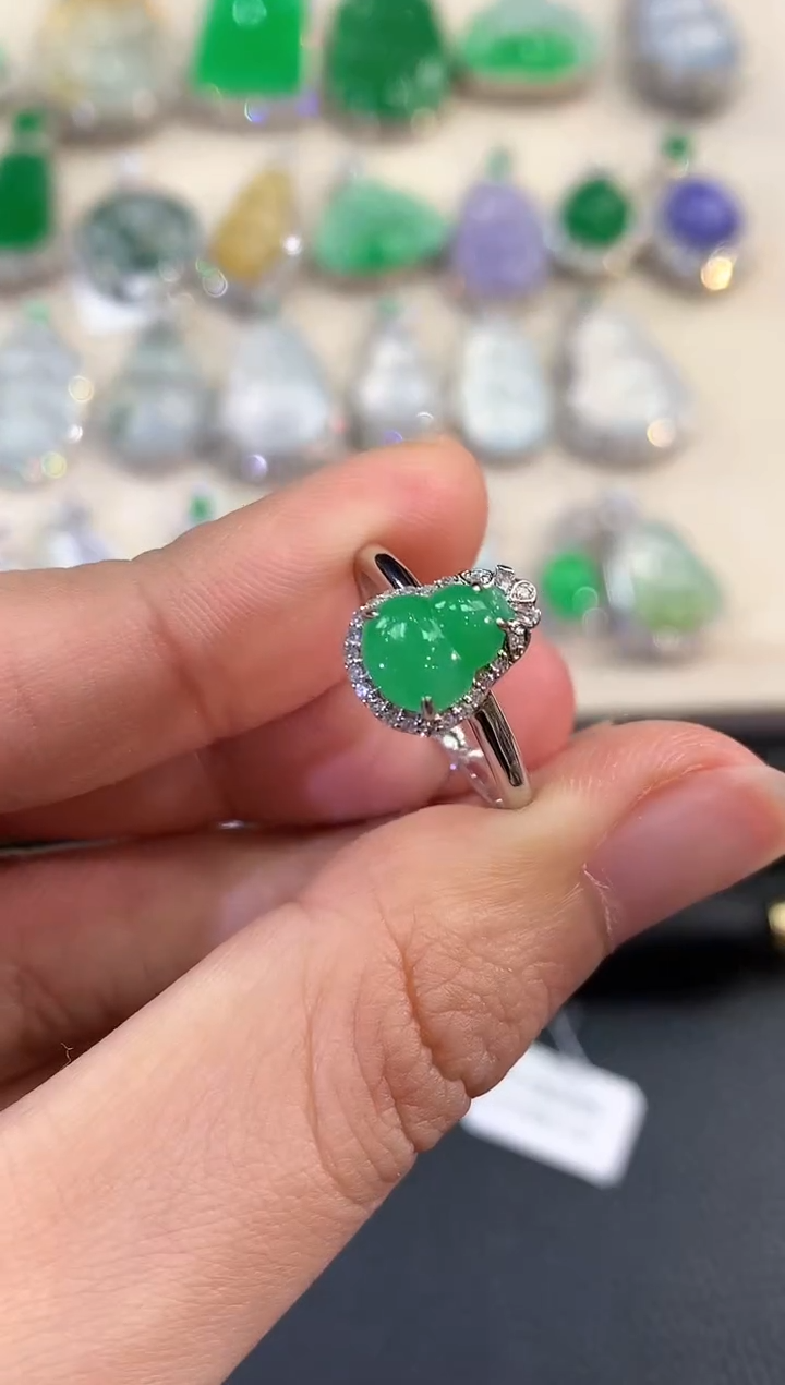 【闪购商品】翡翠戒指18K金镶嵌B56