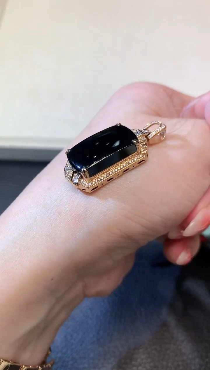 【闪购商品】翡翠吊坠(不含链)18K金镶嵌D98 