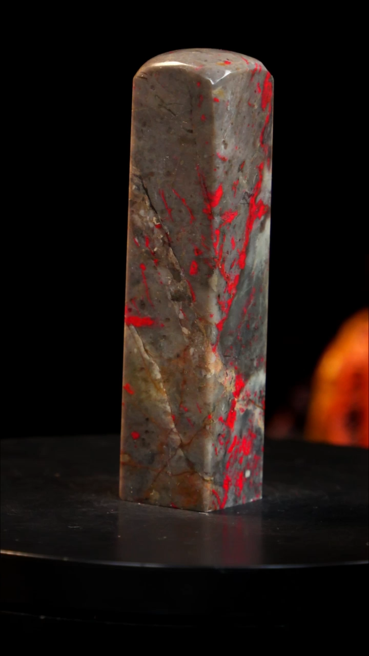 昌化石黑牛角梅花鸡血石