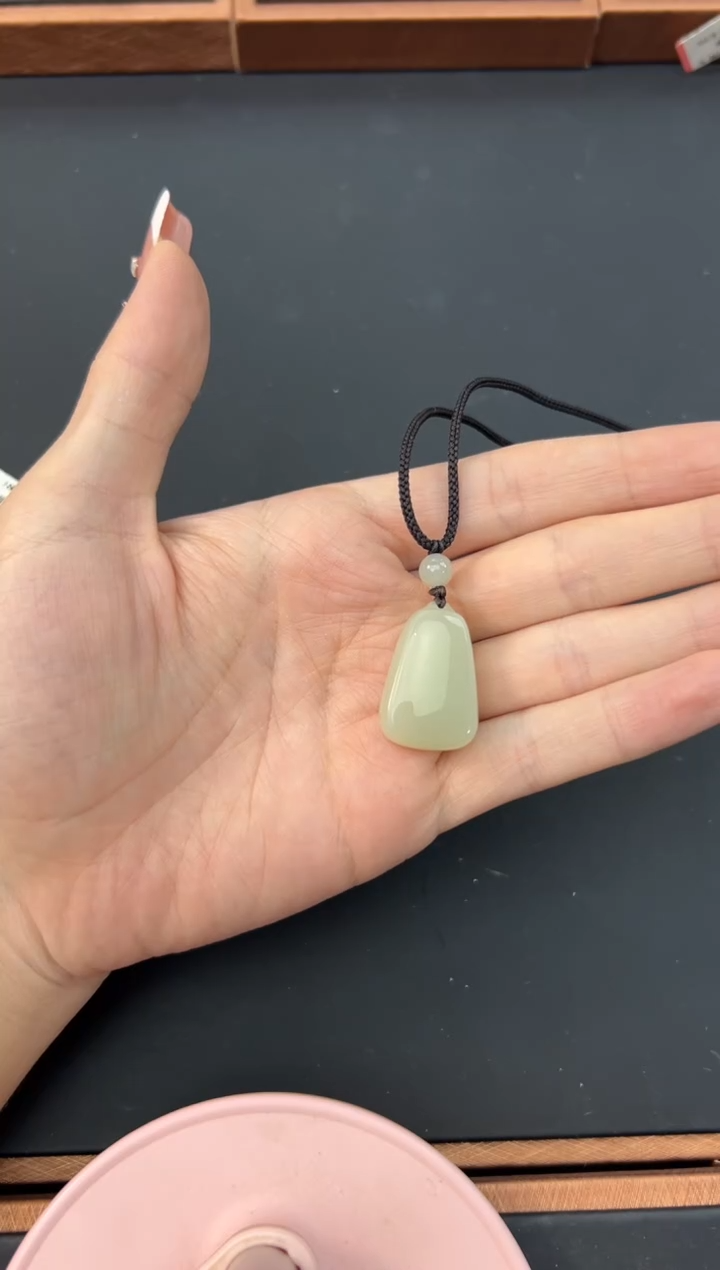 【闪购商品】和田玉手串未镶嵌且末微色差迪克兰吊坠
