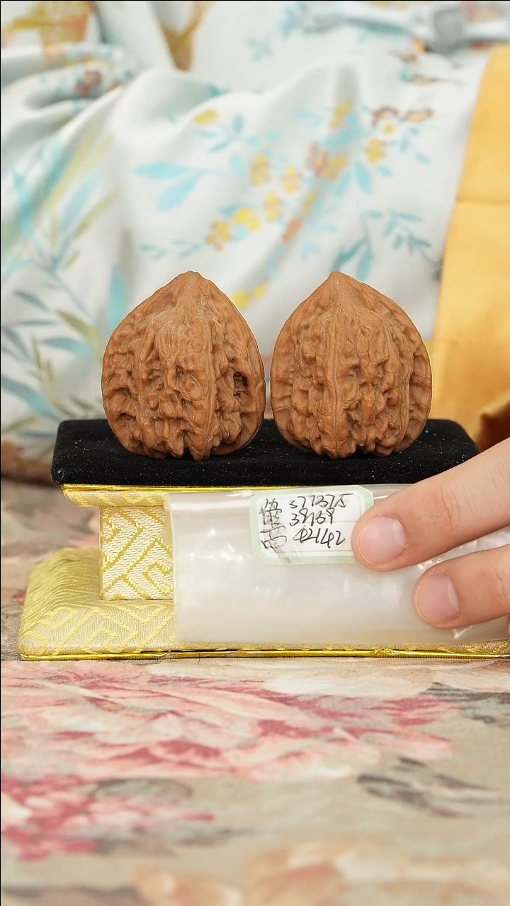 文玩核桃把件赤龙鸡心