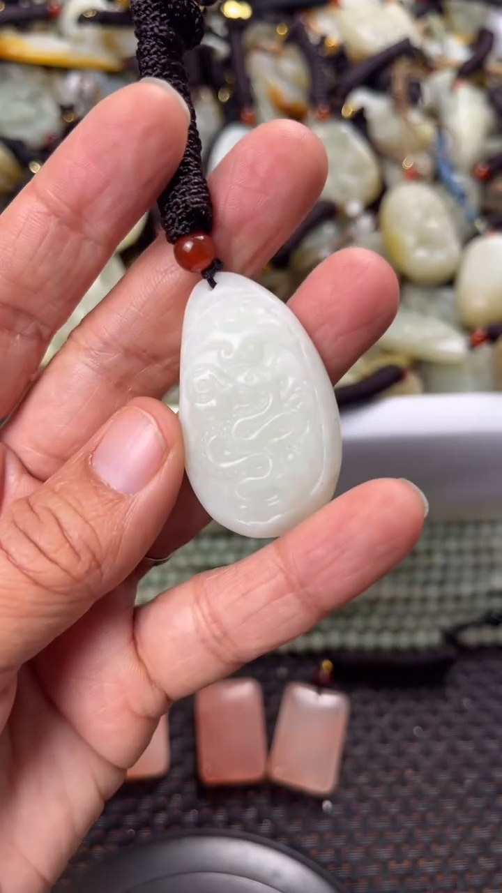 【闪购商品】和田玉颈饰未镶嵌多样性发货没有证书拍一发一有瑕