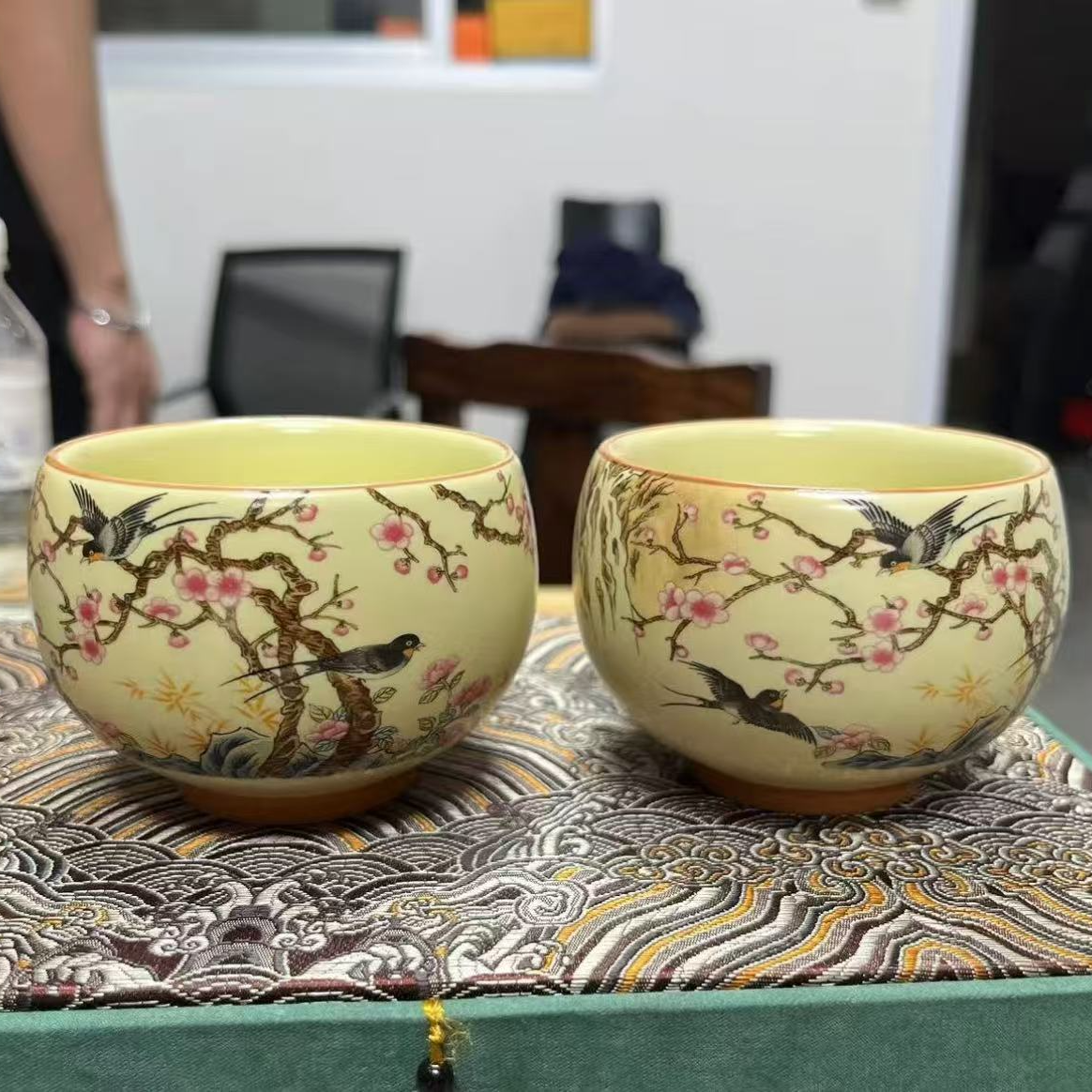 喜上眉梢黄汝对杯