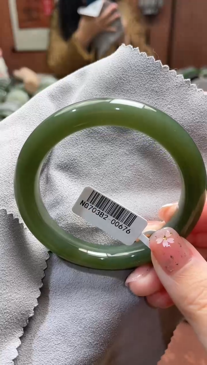 【闪购商品】和田玉手镯未镶嵌56+圈口