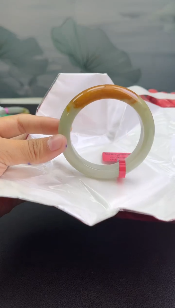 翡翠手镯未镶嵌翡翠手镯