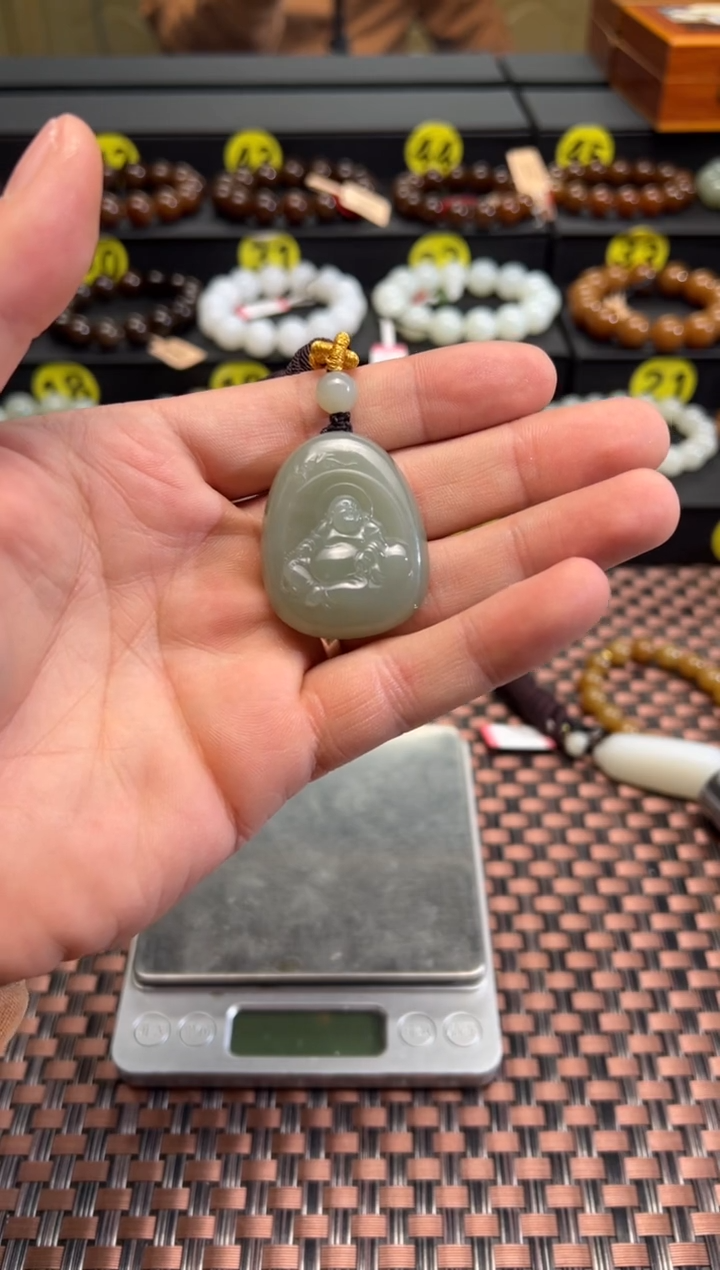 【闪购商品】和田玉吊坠(赠链)未镶嵌且末料青白玉佛公