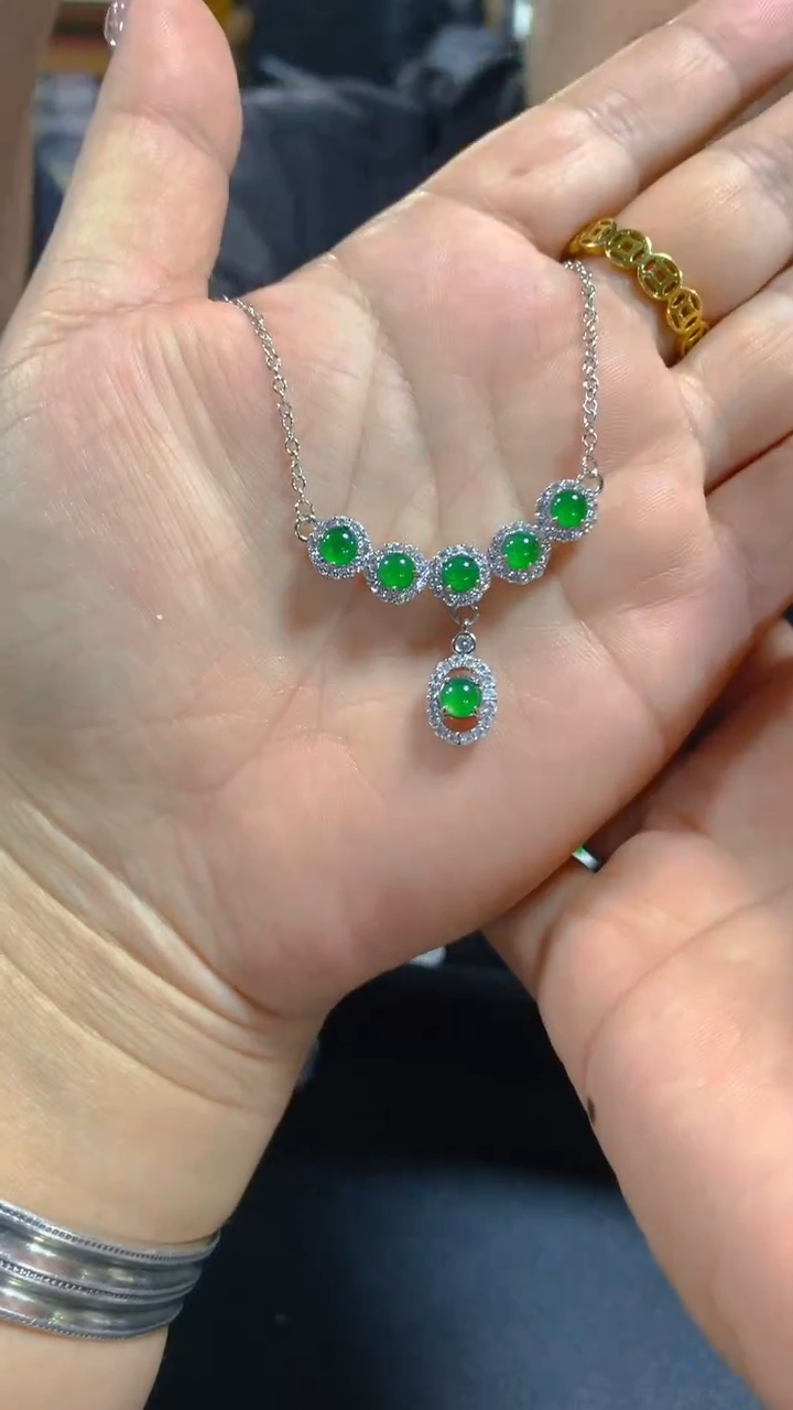 【闪购商品】翡翠吊坠(赠链)未镶嵌0649328852多样性发其一