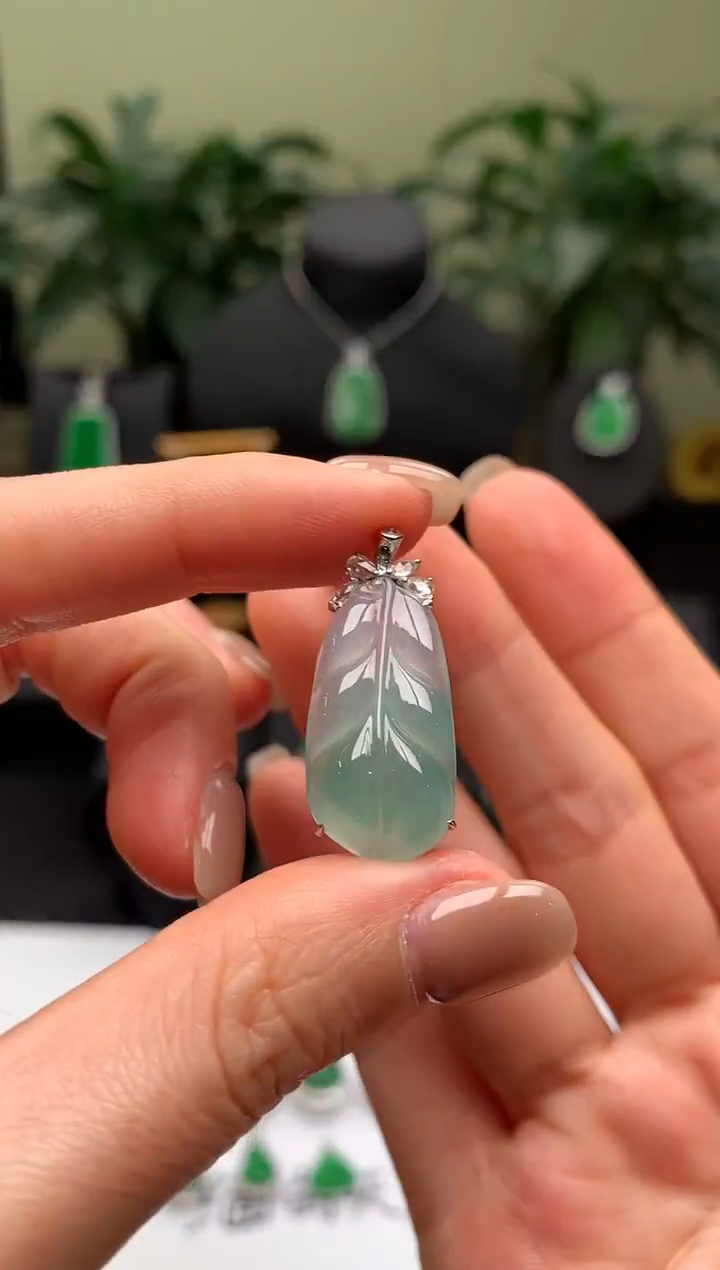 【闪购商品】翡翠颈饰18K金镶嵌叶子