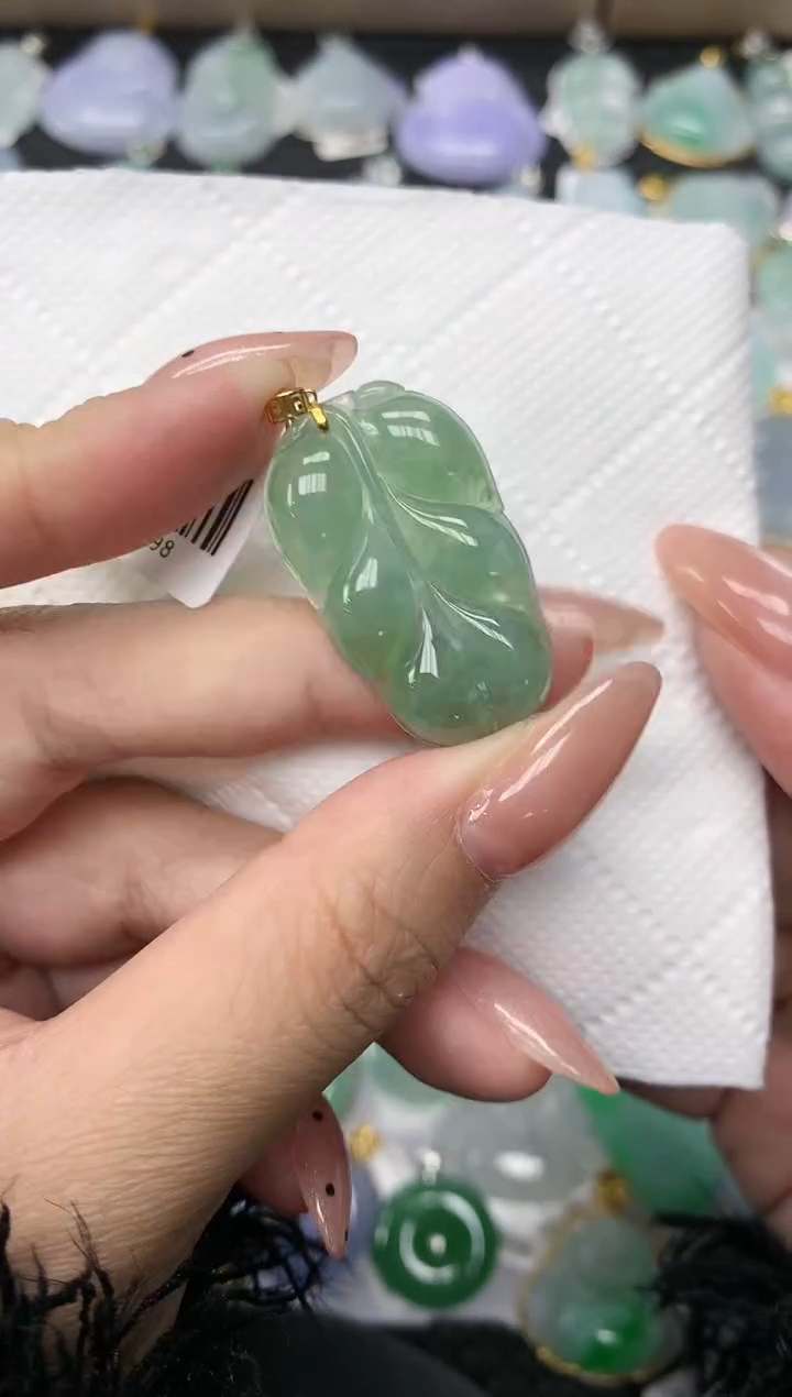 颈饰18K金镶嵌翡翠 1111111111