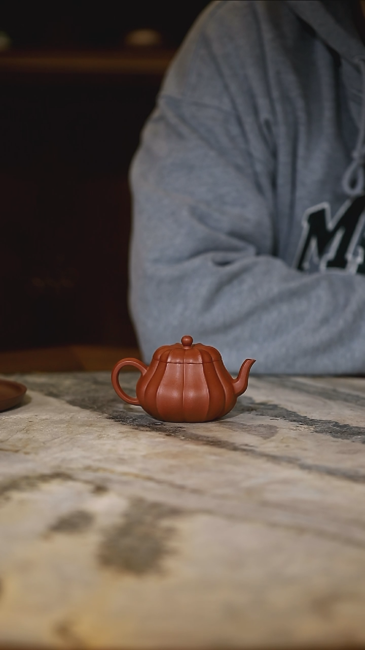 【闪购商品】紫砂筋纹孔国利 朱泥伯芳菱花 师承王强