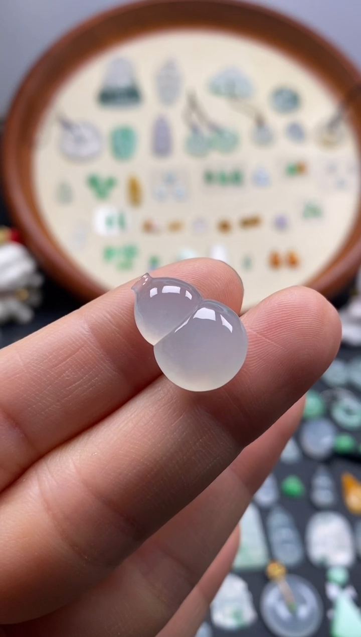 颈饰未镶嵌翡翠冰葫芦/芬