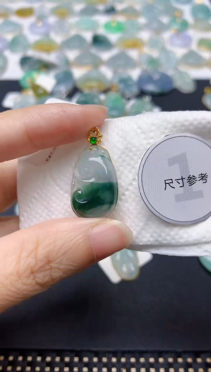 翡翠18K金镶嵌颈饰天然缅甸A货翡翠