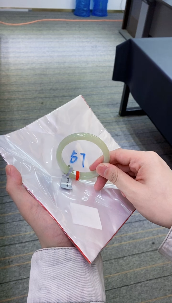 【闪购商品】翡翠手镯未镶嵌             