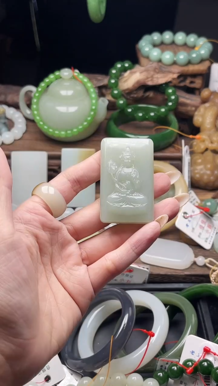 吊坠(不含链)未镶嵌和田玉且末青白 观音牌9014937