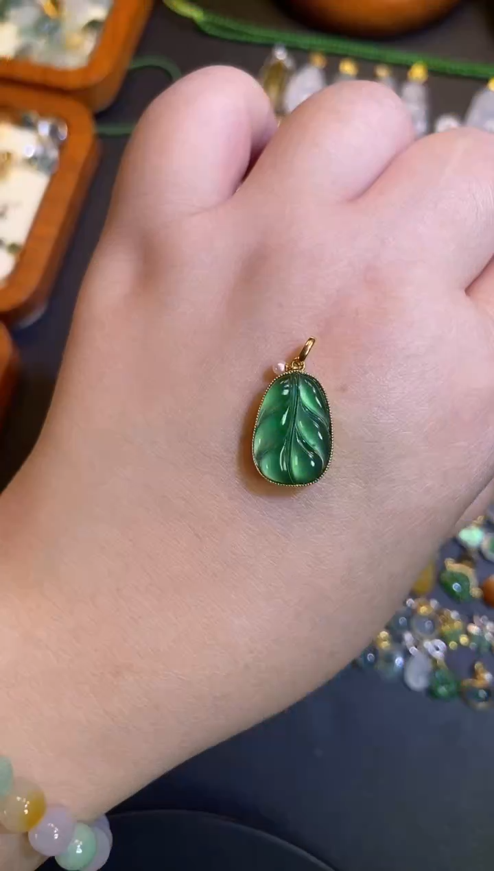 翡翠18K金镶嵌吊坠(不含链)1