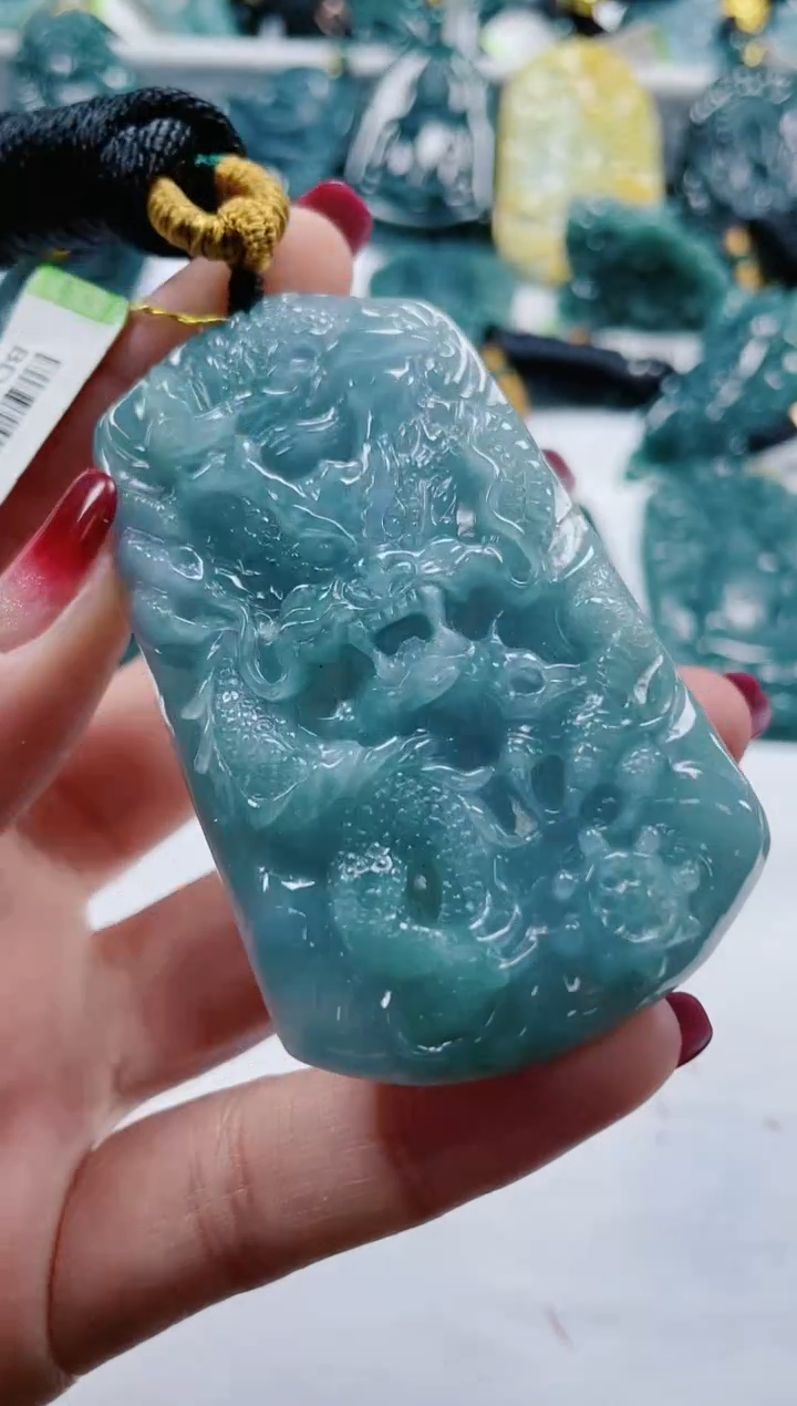 【闪购商品】翡翠颈饰未镶嵌           