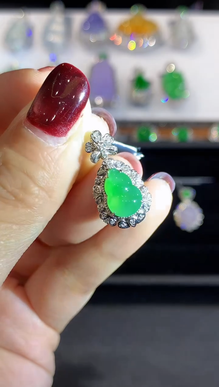 吊坠(不含链)18K金镶嵌翡翠多样性发其一