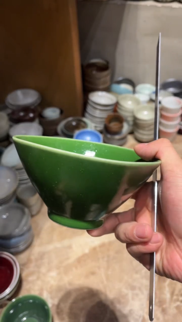 【闪购商品】瓷片382微瑕绿色斗笠米饭碗1个