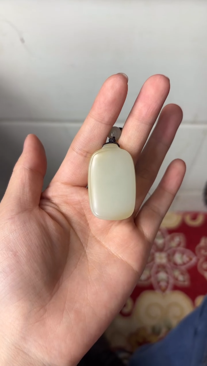 【闪购商品】和田玉吊坠(赠链)未镶嵌且末微色差迪克兰吊坠