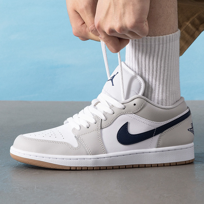 耐克男鞋2025新款AJ1低帮篮球鞋AirJordan1Low休闲鞋运动鞋553558