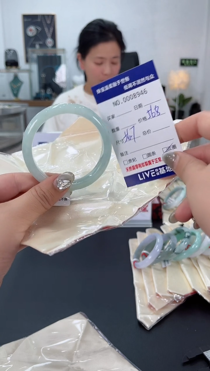 【闪购商品】翡翠手镯未镶嵌天然翡翠A货