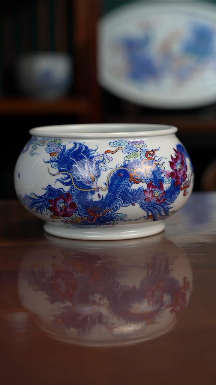 空山明月新派斗彩嘲讽