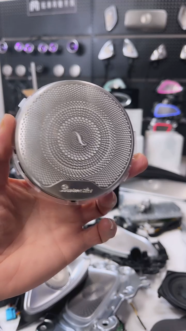 奔驰E213四门发光盖板