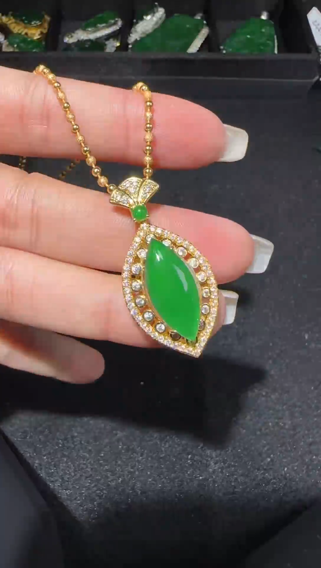 【闪购商品】翡翠吊坠(赠链)未镶嵌多样性发货拍一发一