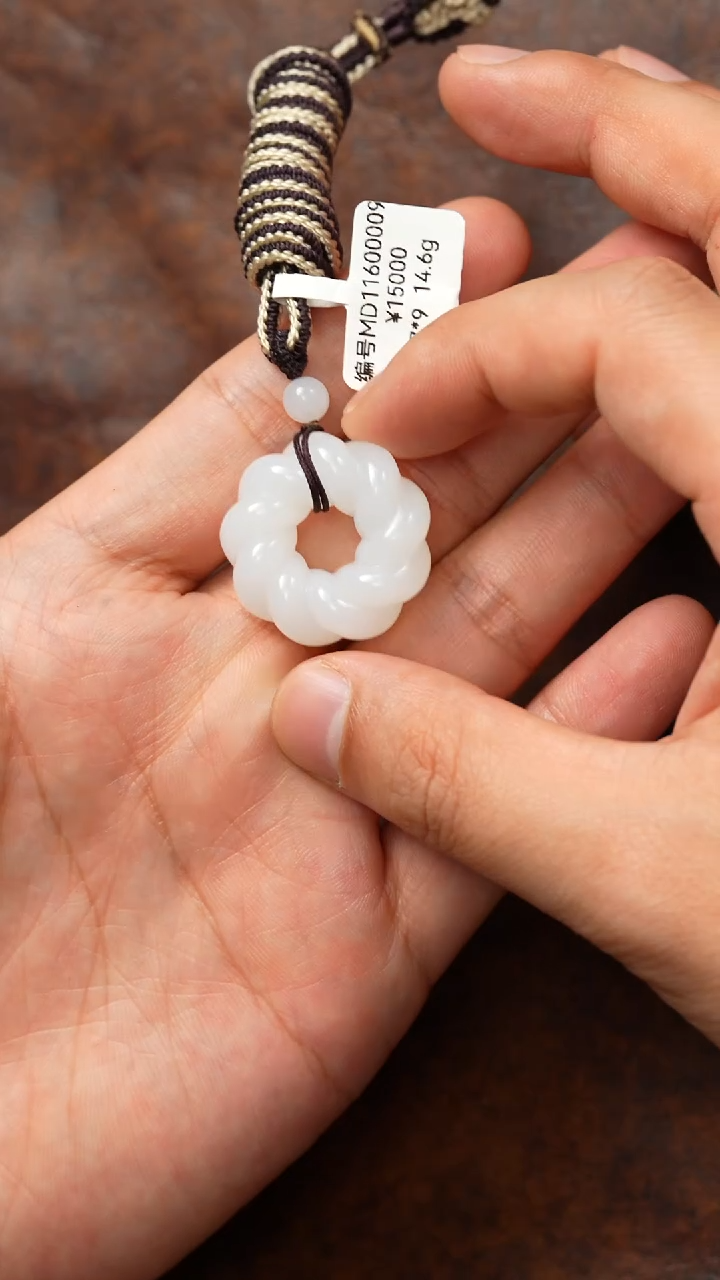 颈饰未镶嵌和田玉吊坠 MD 