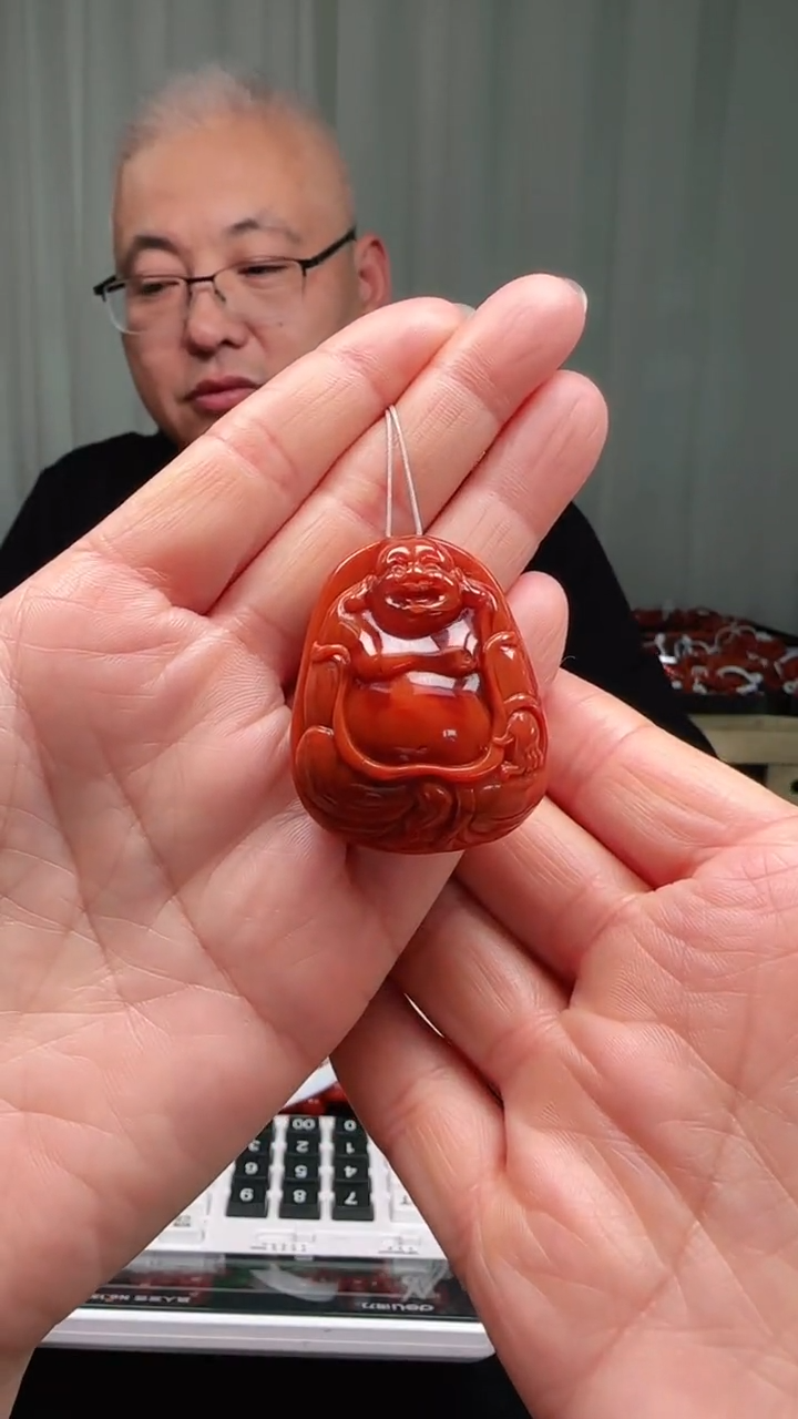 未镶嵌多样性发一件南红玛瑙佛公吊坠 瓦西
