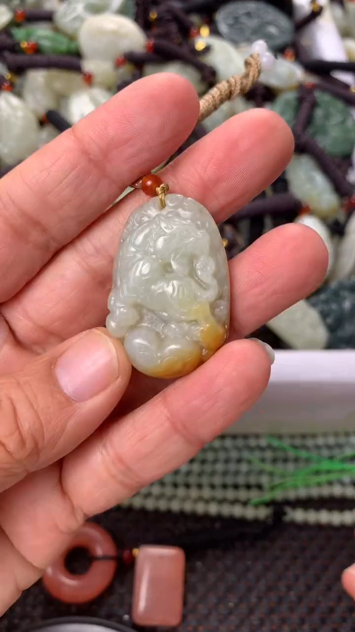 【闪购商品】和田玉颈饰未镶嵌多样性发货没有证书拍一发一有瑕