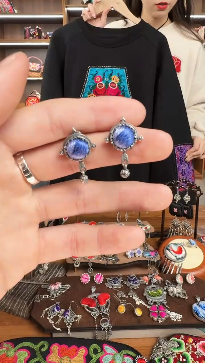 【闪购商品】织绣175蒙阿苏苗绣传承