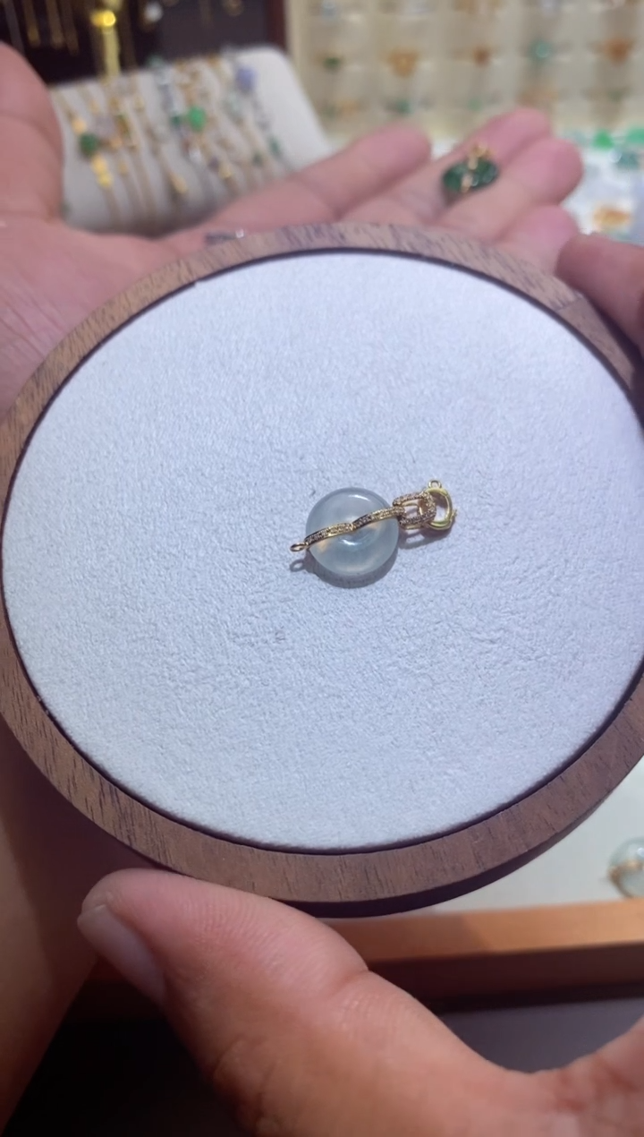 颈饰18K金镶嵌翡翠**11111