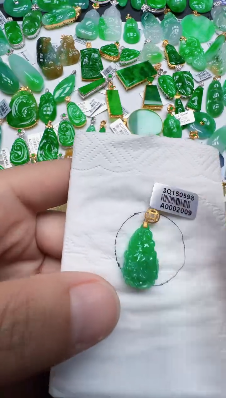 【闪购商品】翡翠吊坠(不含链)18K金镶嵌1980