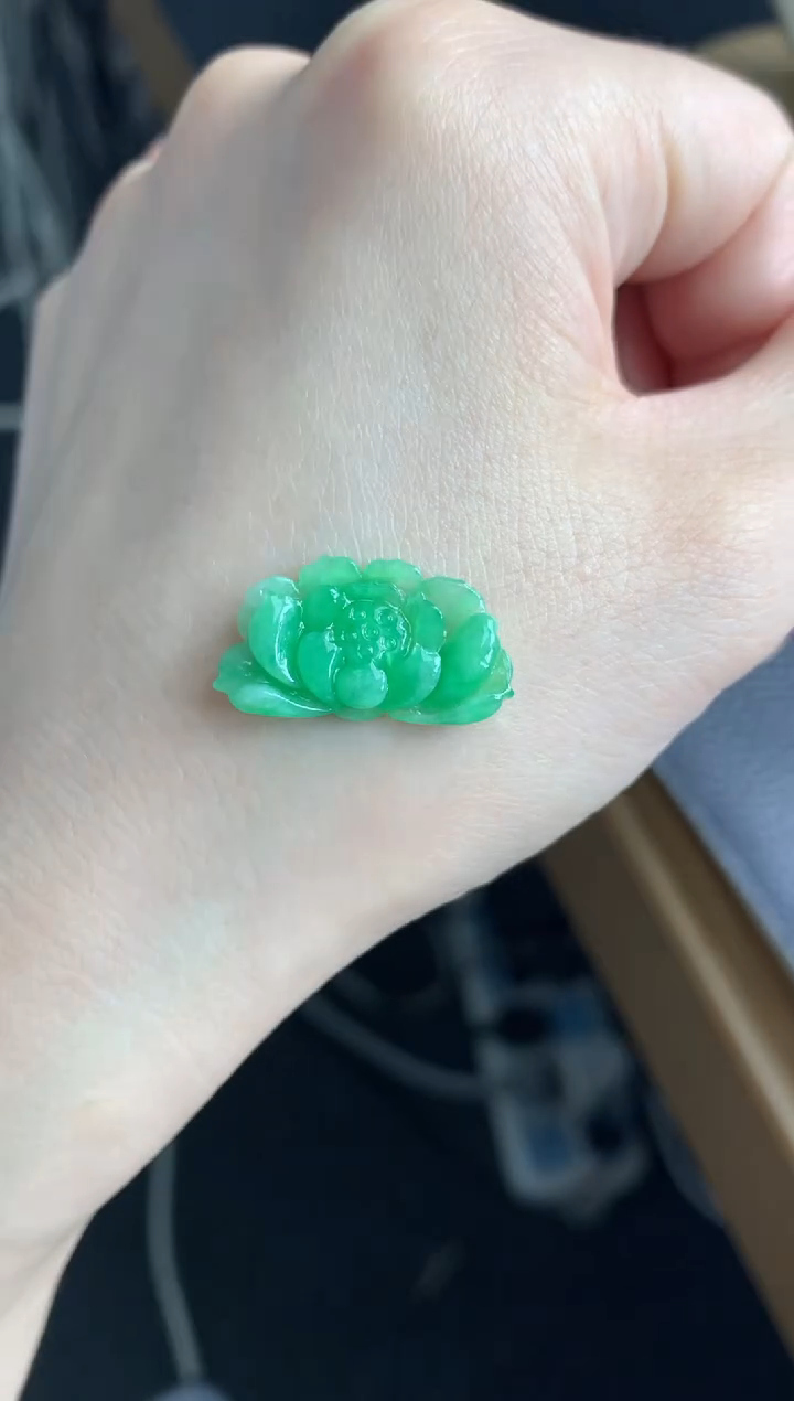 定制翡翠未镶嵌莲花