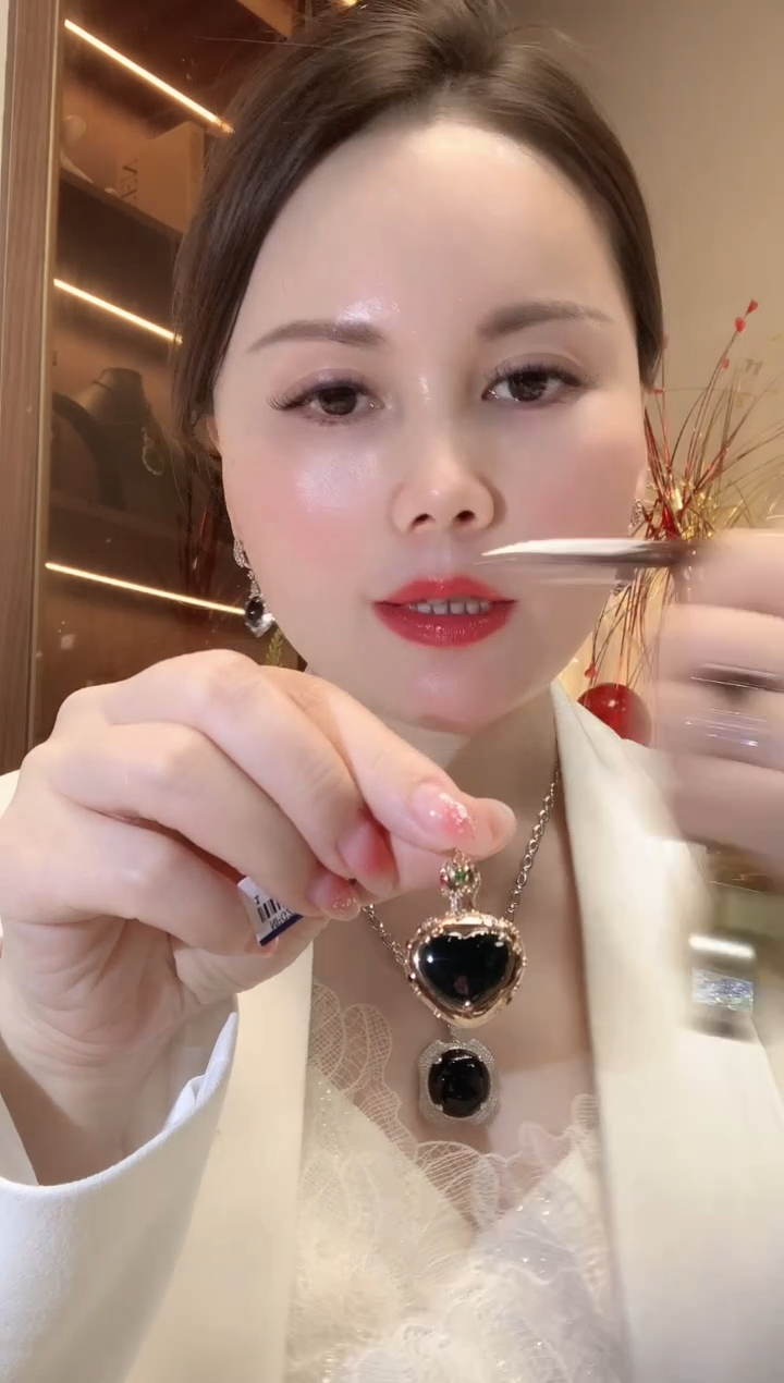 【闪购商品】翡翠吊坠(不含链)18K金镶嵌F95   